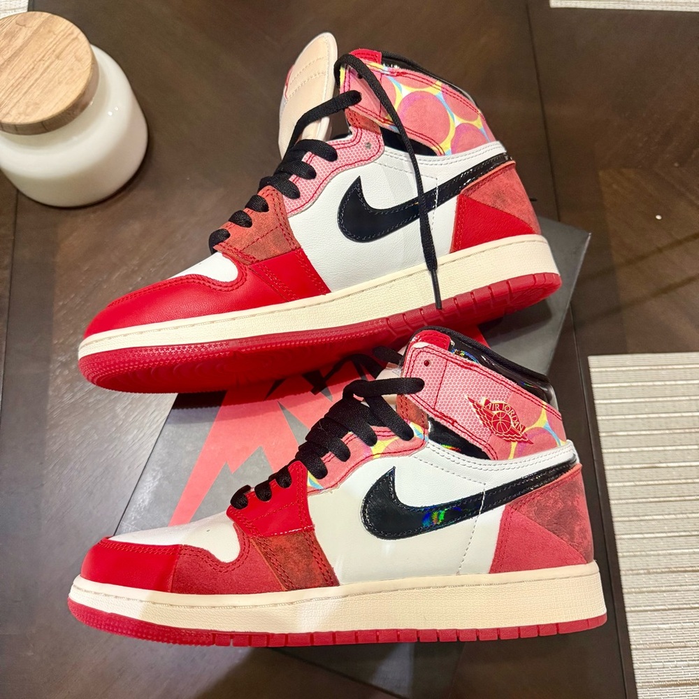 2023
Marvel x Air Jordan 1 Retro High OG 'Next Chapter' size 6.5 youth